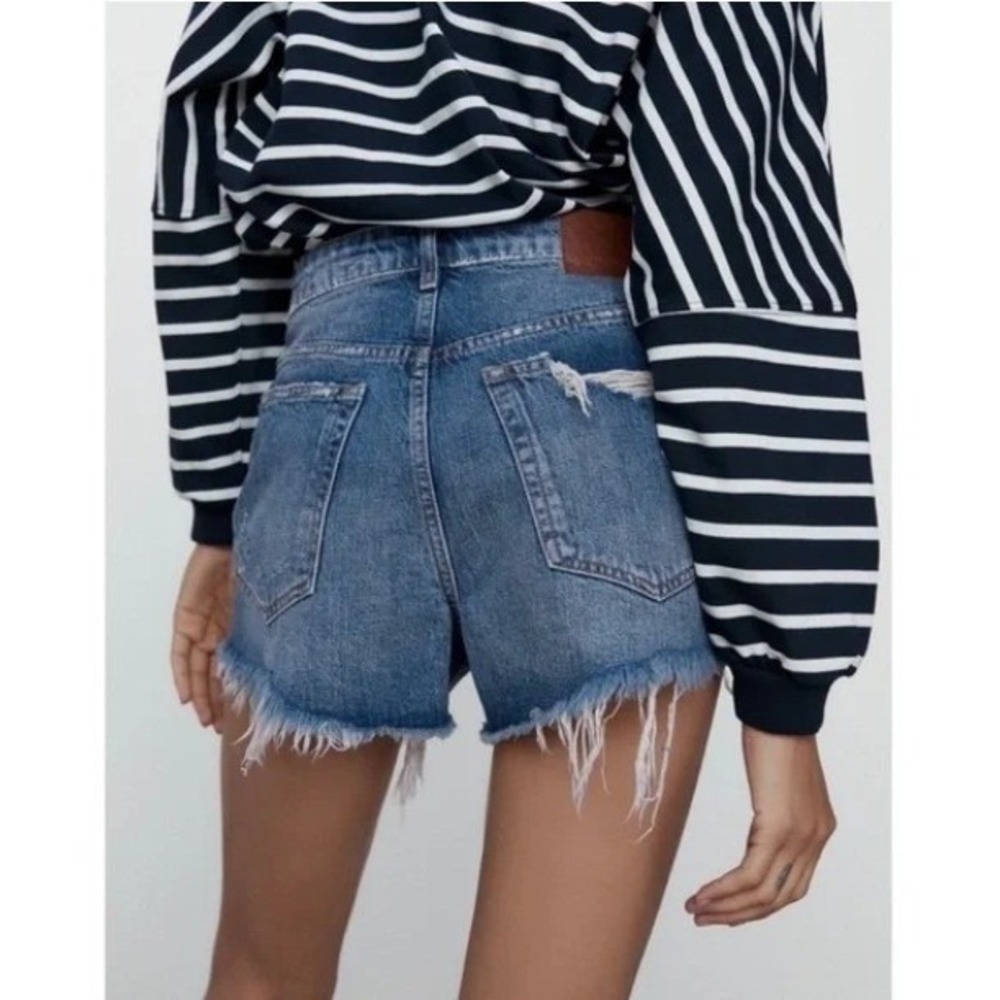 Zara Women's Sz 2 Denim Blue 2.5" Inseam Distressed 100% Cotton The HW Shorts